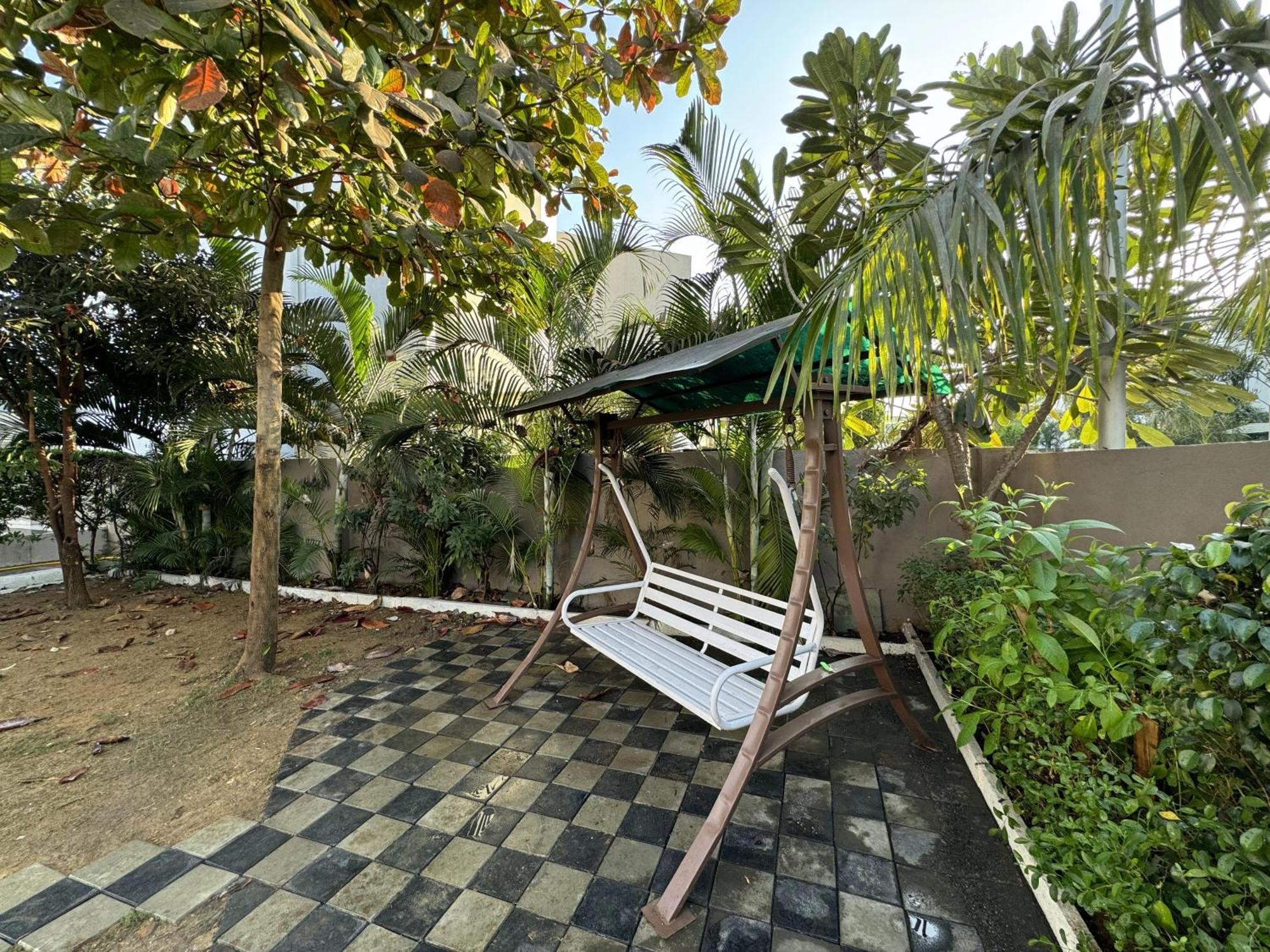 Castillo The Villa Near Kamrej Surat Bagian luar foto